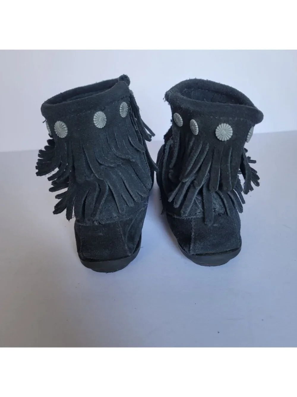Minnetonka Suede Fringe Ankle Boots Brown Moccasin Western Boho Studs. Size 9.5